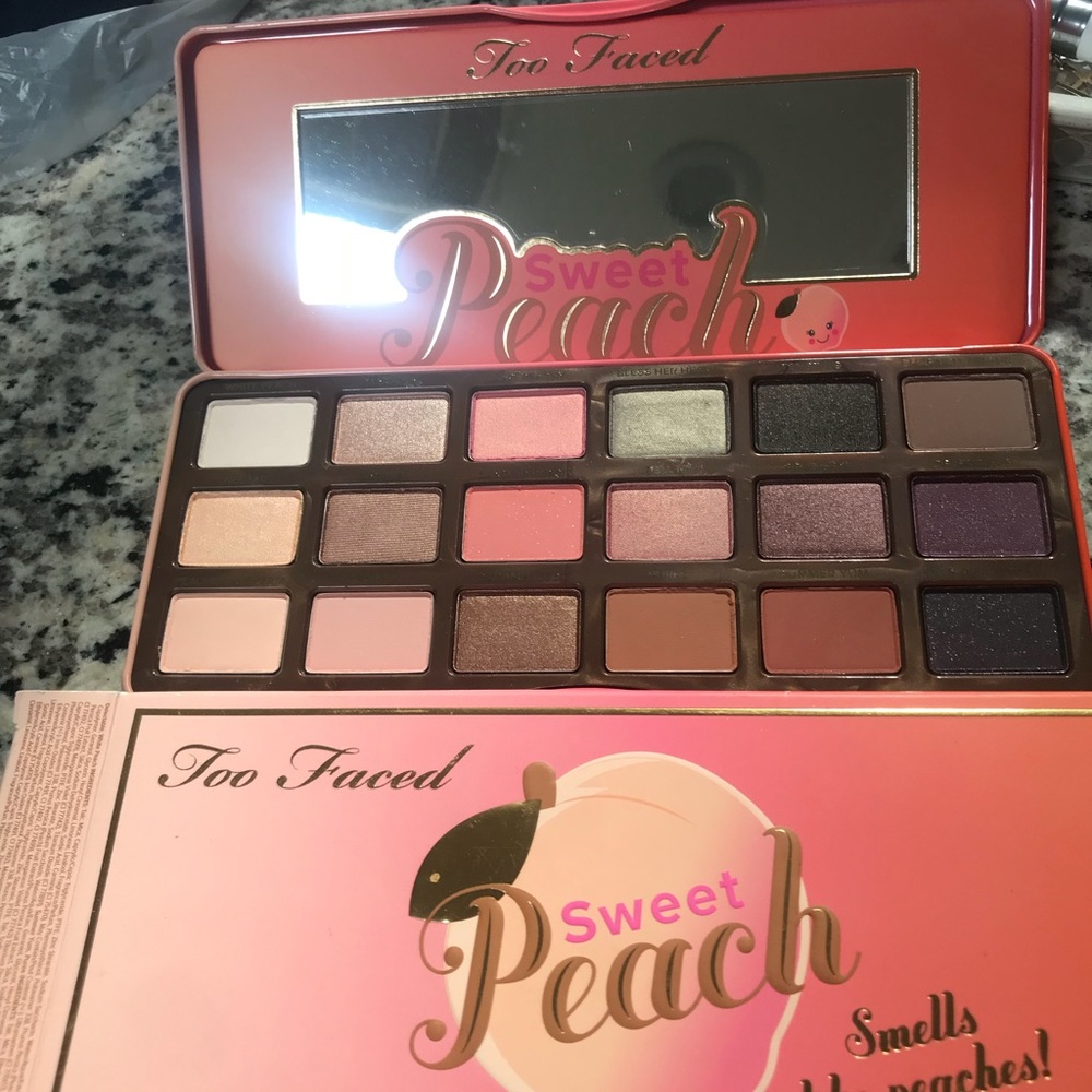 Two faced Sweet peach eye shadow.